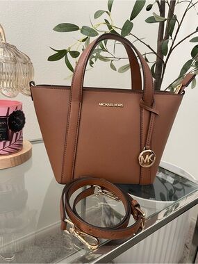 Brand new without tag Michael Kors Brown Saffiano Leather Tote Bag